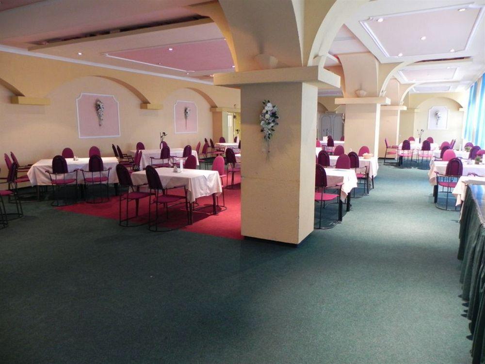 Garni Hotel Junior Bratislava Bagian luar foto