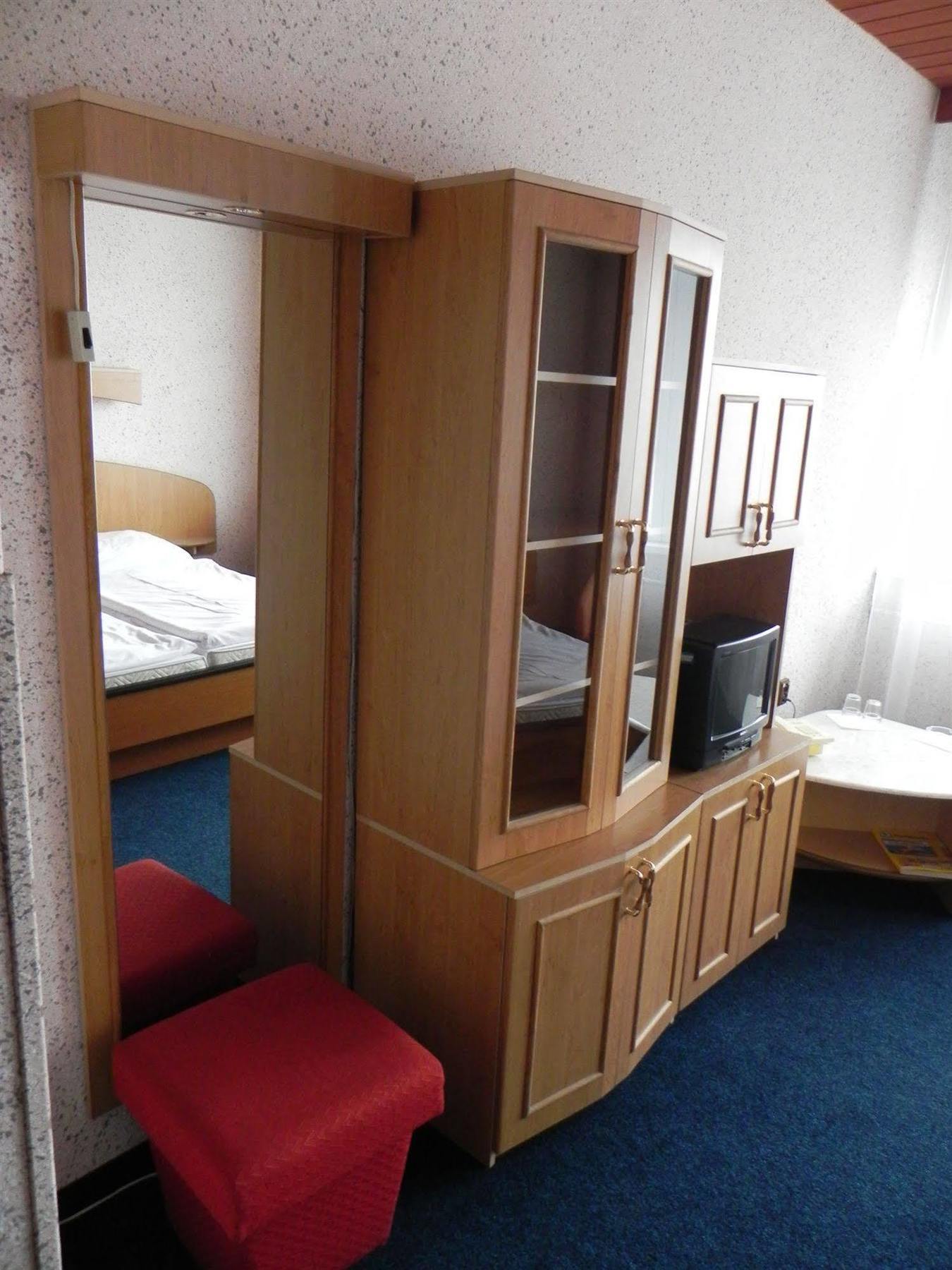 Garni Hotel Junior Bratislava Bagian luar foto