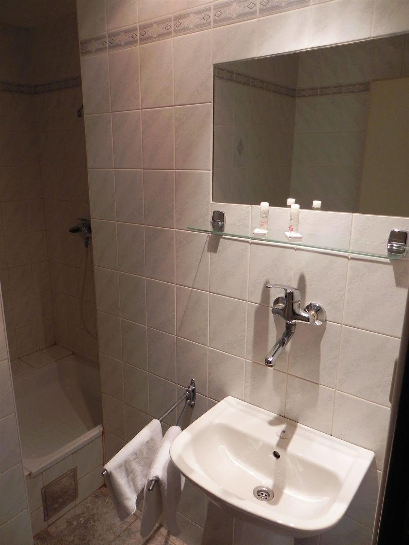 Garni Hotel Junior Bratislava Bagian luar foto