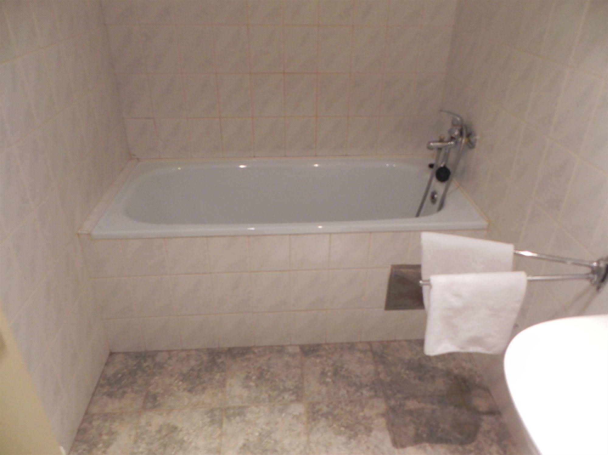 Garni Hotel Junior Bratislava Bagian luar foto