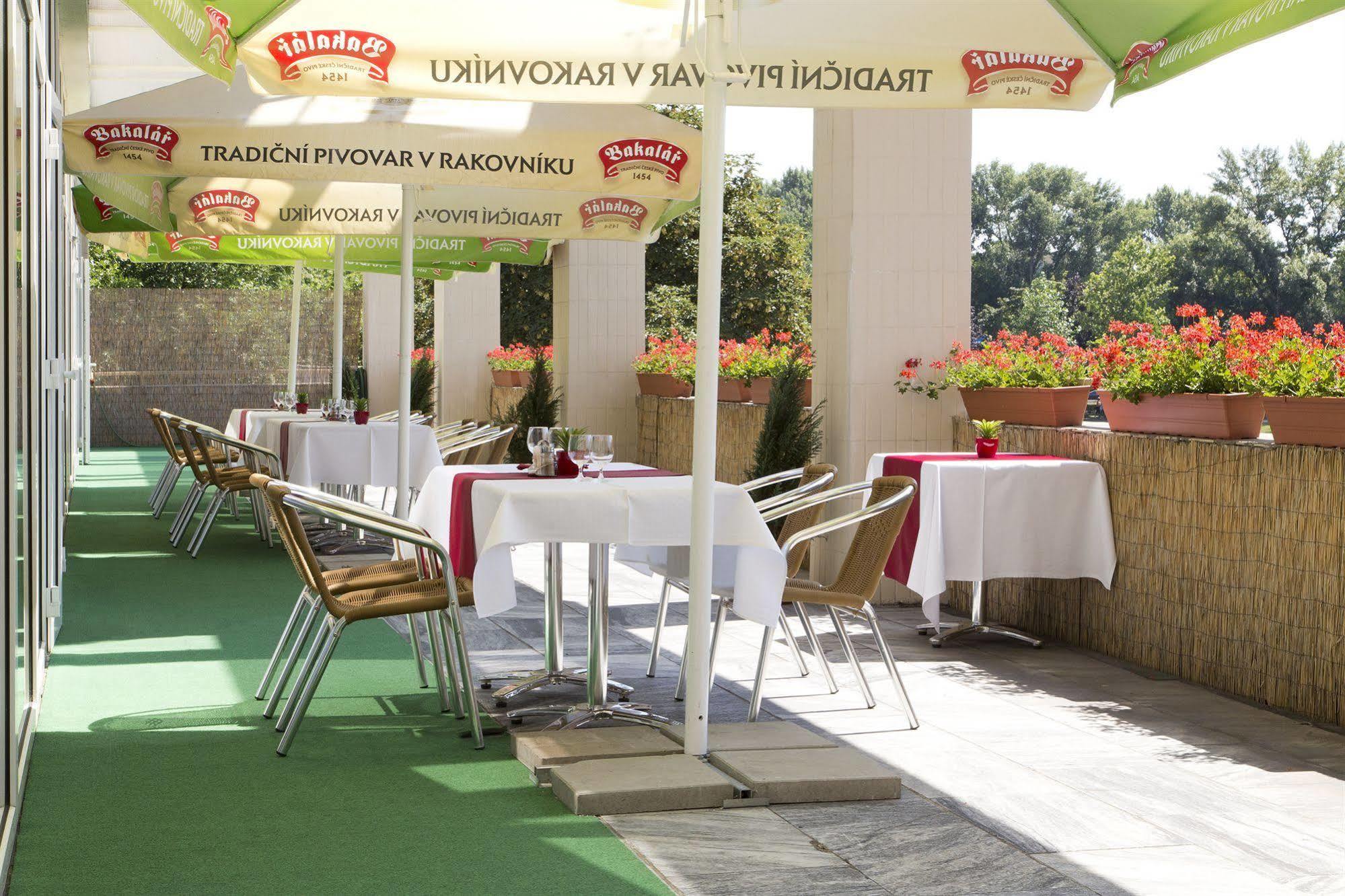 Garni Hotel Junior Bratislava Bagian luar foto