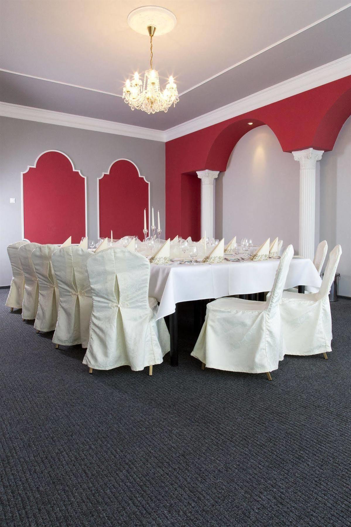 Garni Hotel Junior Bratislava Bagian luar foto
