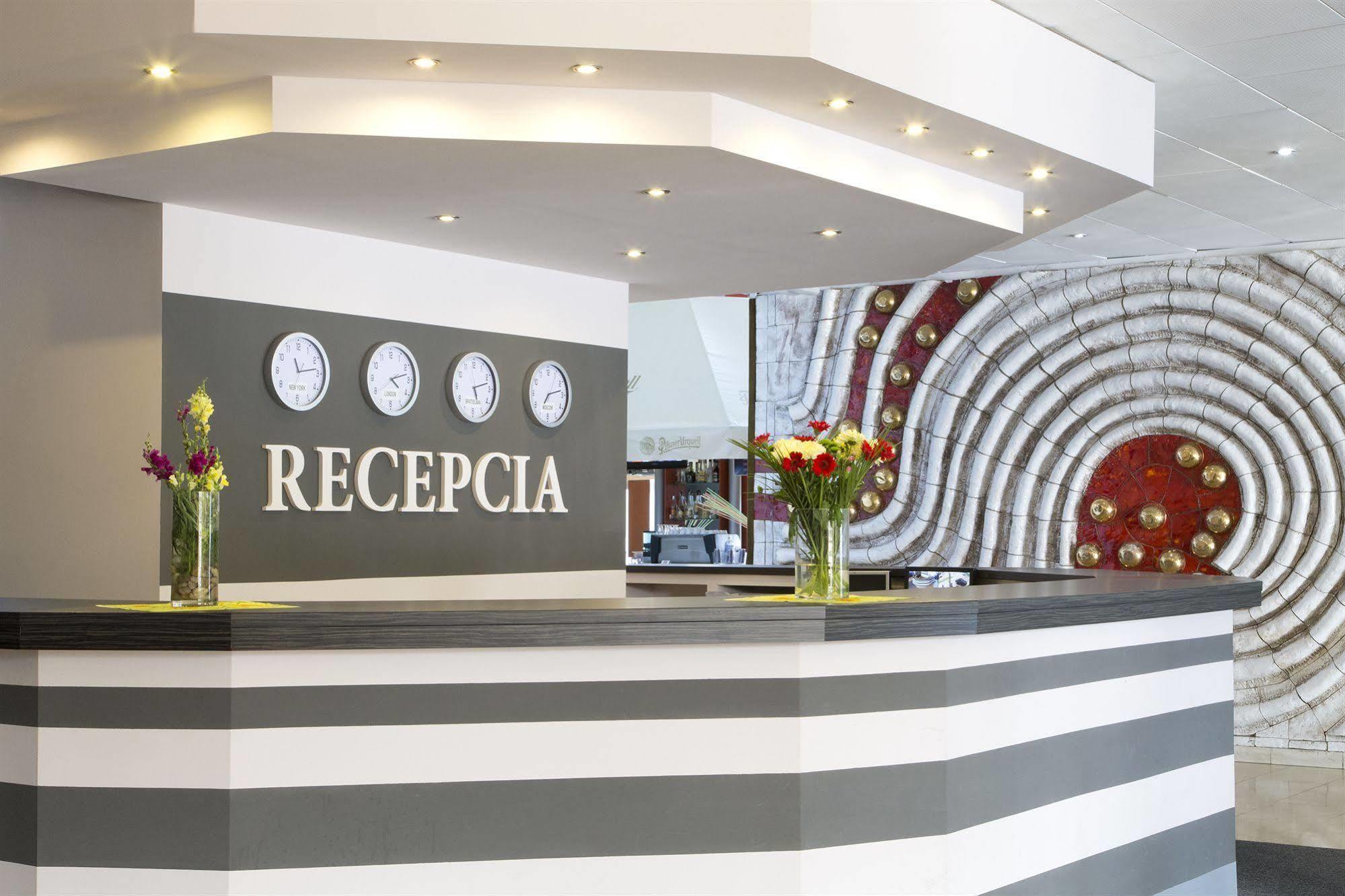 Garni Hotel Junior Bratislava Bagian luar foto