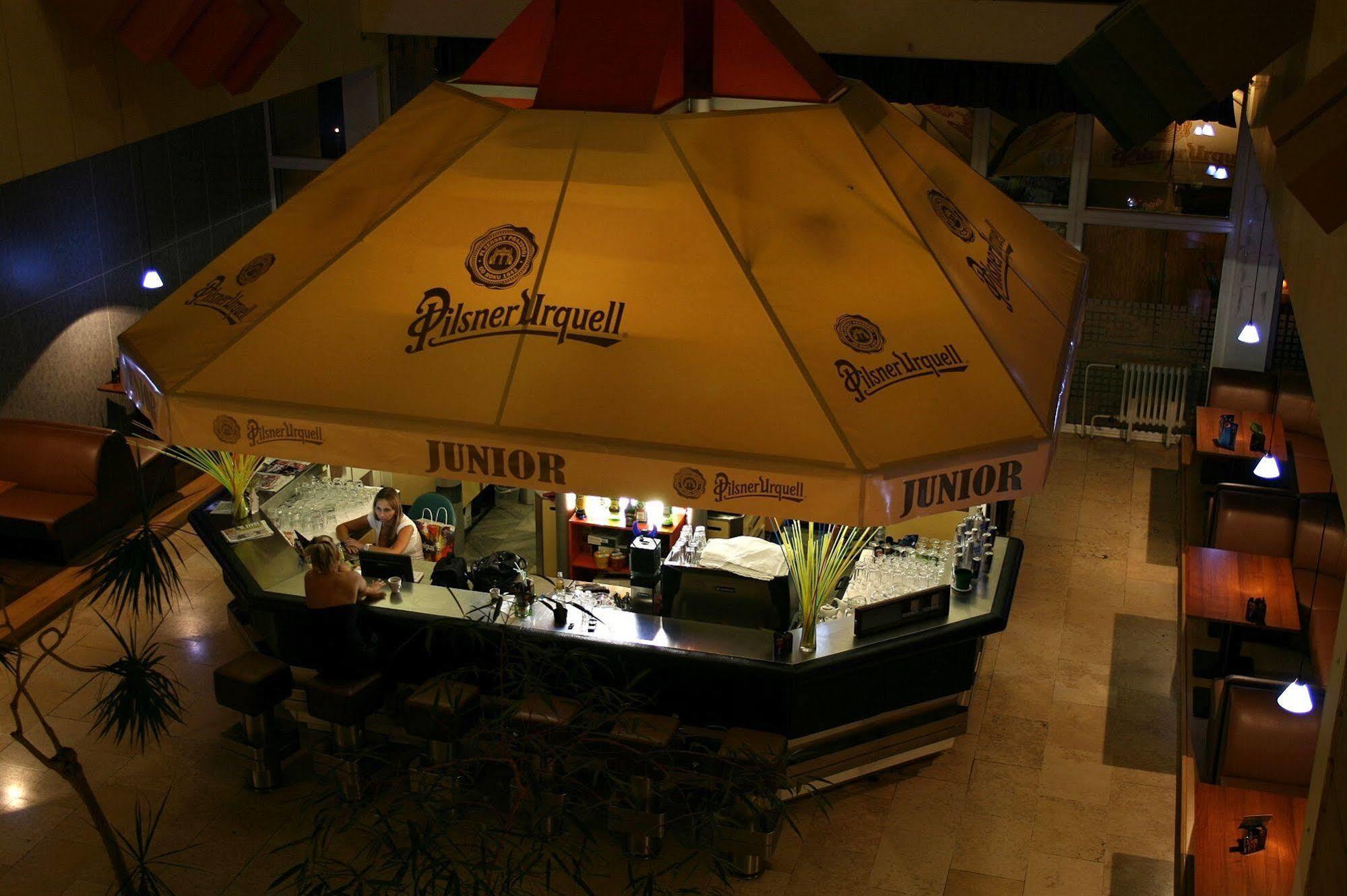 Garni Hotel Junior Bratislava Bagian luar foto