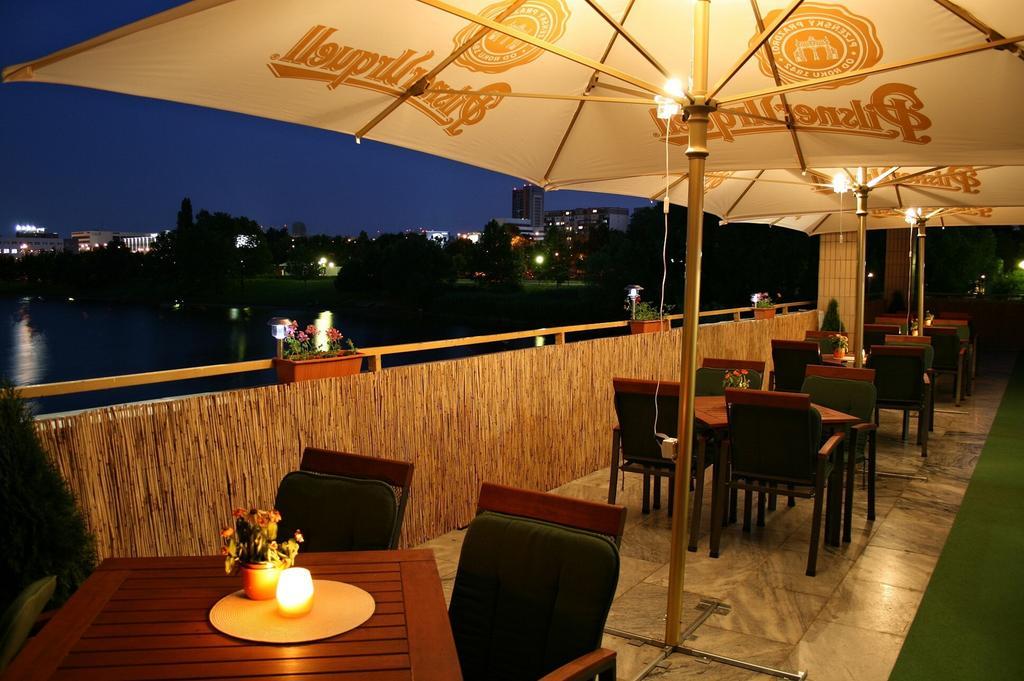 Garni Hotel Junior Bratislava Bagian luar foto