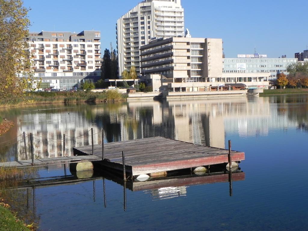 Garni Hotel Junior Bratislava Bagian luar foto