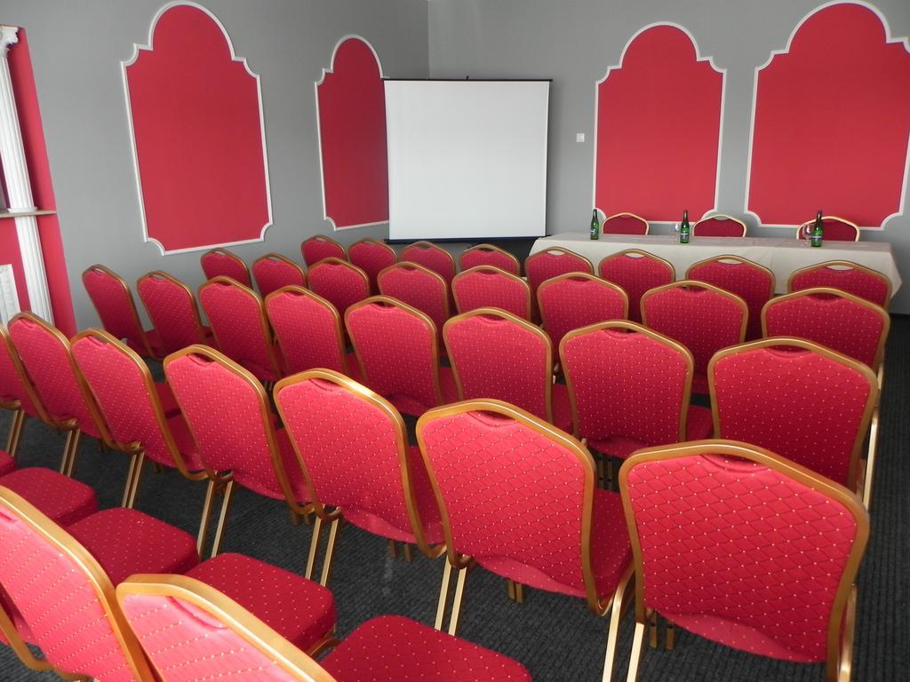 Garni Hotel Junior Bratislava Bagian luar foto