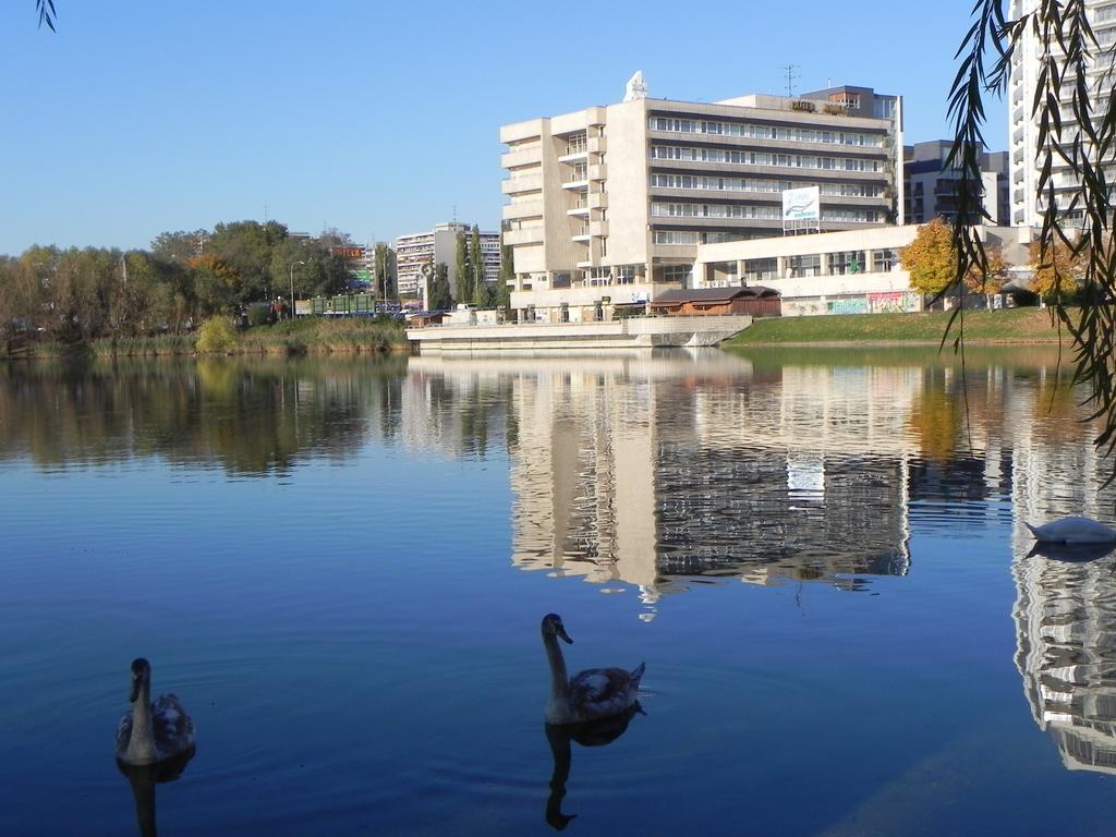 Garni Hotel Junior Bratislava Bagian luar foto
