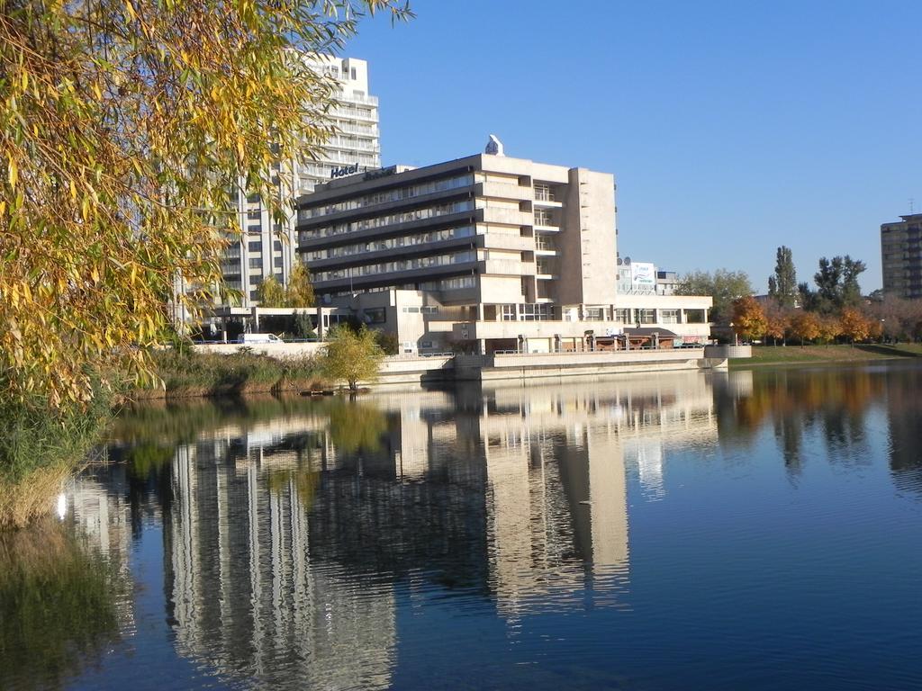 Garni Hotel Junior Bratislava Bagian luar foto